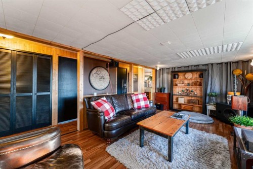 104 2Nd Street, Warner, AB - Indoor Photo Showing Living Room