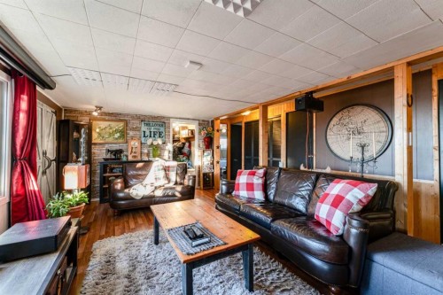 104 2Nd Street, Warner, AB - Indoor Photo Showing Living Room