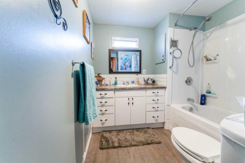 104 2Nd Street, Warner, AB - Indoor Photo Showing Bathroom
