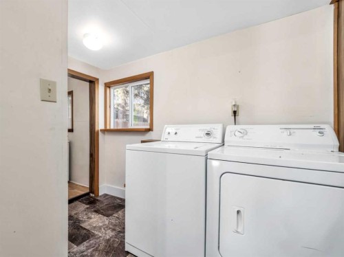 1708 21 Avenue, Coaldale, AB - Indoor Photo Showing Laundry Room