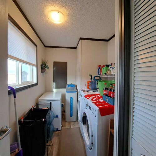 212 Engineer Avenue, Coaldale, AB 