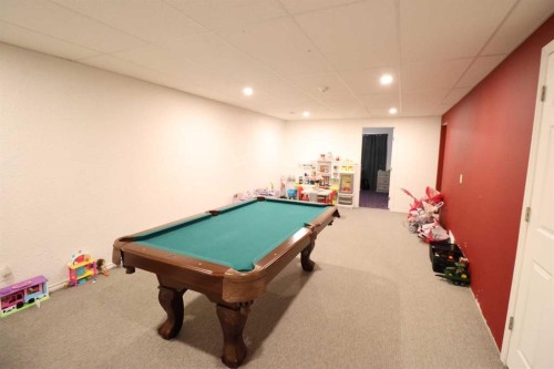 1124 2 Ave, Vauxhall, AB - Indoor Photo Showing Other Room