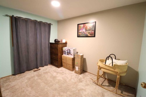 1124 2 Ave, Vauxhall, AB - Indoor