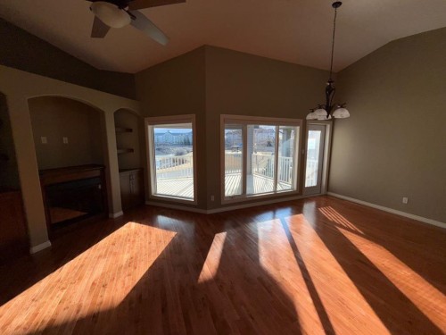 565 Edinburgh Road West, Lethbridge, AB - Indoor Photo Showing Other Room