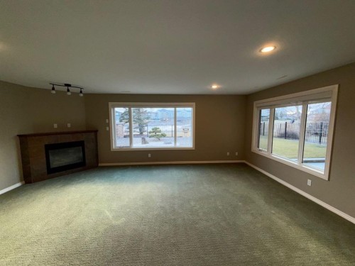 565 Edinburgh Road West, Lethbridge, AB - Indoor With Fireplace