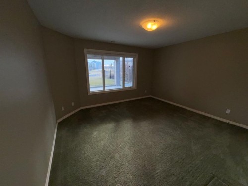 565 Edinburgh Road West, Lethbridge, AB - Indoor Photo Showing Other Room