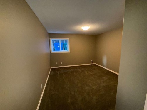 565 Edinburgh Road West, Lethbridge, AB - Indoor Photo Showing Other Room