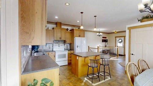 62072 Range Rd 215, Welling, AB - Indoor Photo Showing Kitchen
