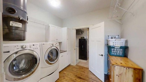 62072 Range Rd 215, Welling, AB - Indoor Photo Showing Laundry Room