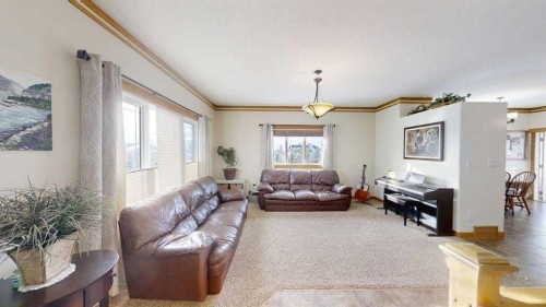 62072 Range Rd 215, Welling, AB - Indoor Photo Showing Living Room