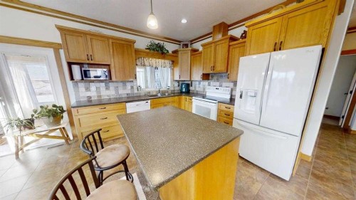 62072 Range Rd 215, Welling, AB - Indoor Photo Showing Kitchen With Double Sink