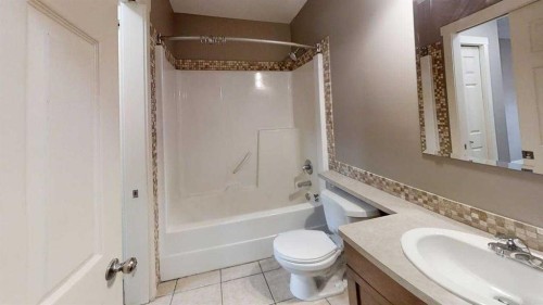 633 48 Avenue, Coalhurst, AB - Indoor Photo Showing Bathroom