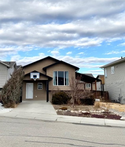 633 48 Avenue, Coalhurst, AB - Outdoor With Facade