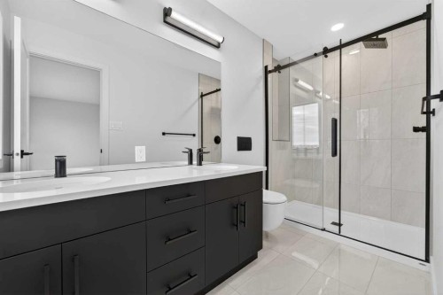 241 Blackwolf Place North, Lethbridge, AB - Indoor Photo Showing Bathroom