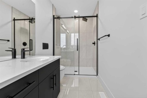 241 Blackwolf Place North, Lethbridge, AB - Indoor Photo Showing Bathroom