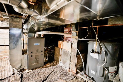 236 N 100 W, Raymond, AB - Indoor Photo Showing Basement