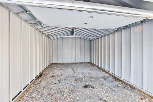 236 N 100 W, Raymond, AB - Indoor Photo Showing Garage