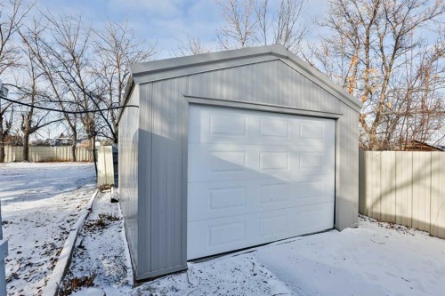 236 N 100 W, Raymond, AB - Outdoor