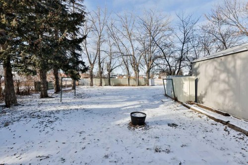 236 N 100 W, Raymond, AB - Outdoor