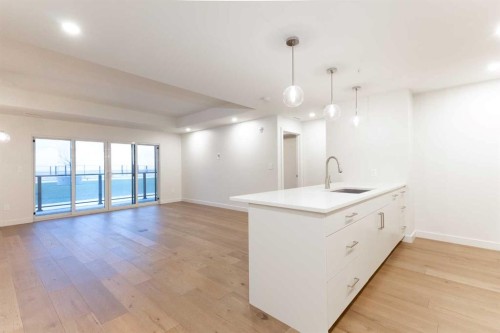 133-102 Scenic Drive North, Lethbridge, AB - Indoor Photo Showing Kitchen With Upgraded Kitchen