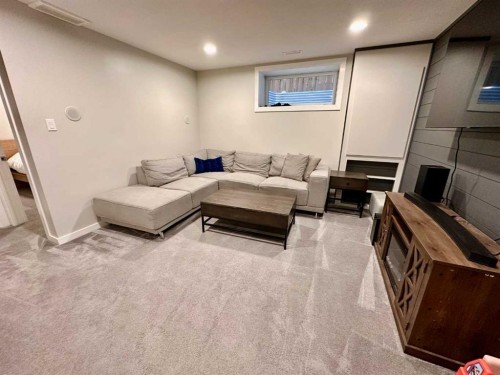 802 Miners Boulevard West, Lethbridge, AB - Indoor Photo Showing Other Room