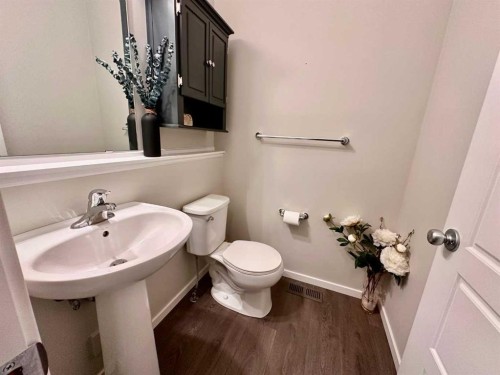 802 Miners Boulevard West, Lethbridge, AB - Indoor Photo Showing Bathroom