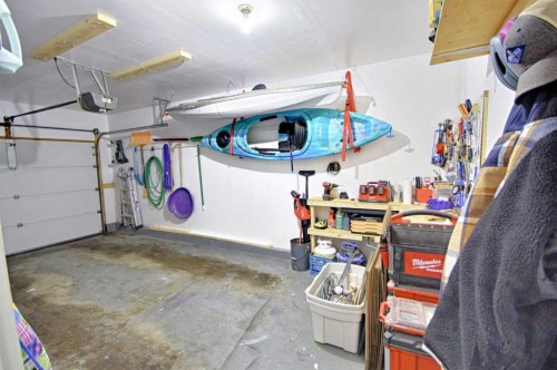 46 Heritage Crescent West, Lethbridge, AB - Indoor Photo Showing Garage
