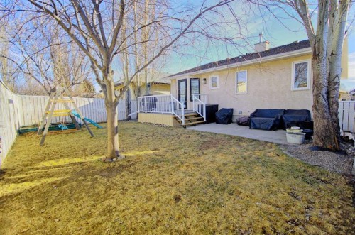 46 Heritage Crescent West, Lethbridge, AB - Outdoor