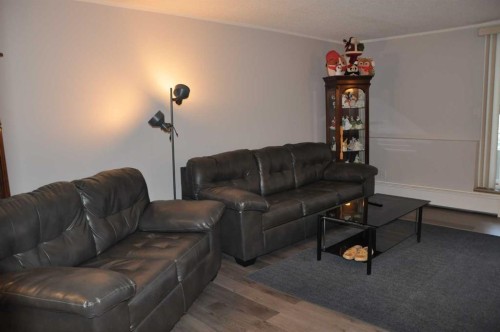 134-1237 4 Avenue South, Lethbridge, AB - Indoor Photo Showing Living Room