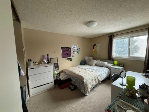 7-65 Lafayette Boulevard, Lethbridge, AB - Indoor Photo Showing Bedroom