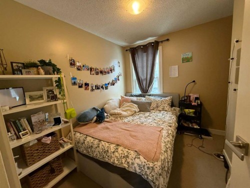 7-65 Lafayette Boulevard, Lethbridge, AB - Indoor Photo Showing Bedroom
