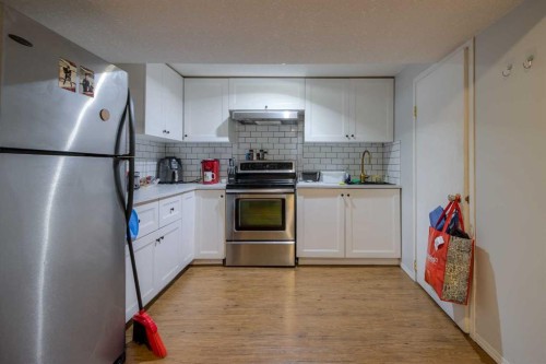 78 Purdue Court West, Lethbridge, AB - Indoor Photo Showing Kitchen