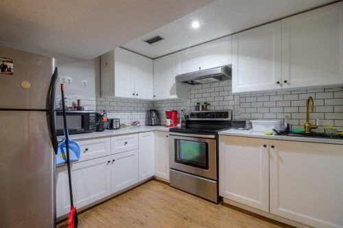 78 Purdue Court West, Lethbridge, AB - Indoor Photo Showing Kitchen