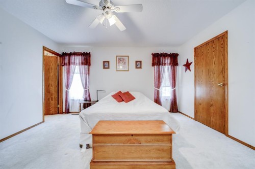 161078 Twp  132 Road, Vauxhall, AB - Indoor Photo Showing Bedroom