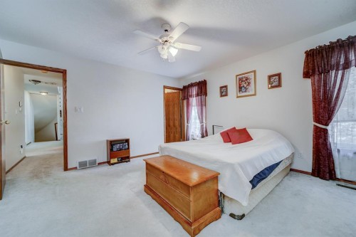 161078 Twp  132 Road, Vauxhall, AB - Indoor Photo Showing Bedroom