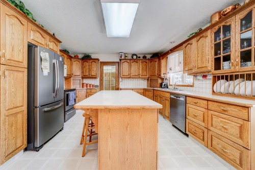 161078 Twp  132 Road, Vauxhall, AB - Indoor Photo Showing Kitchen