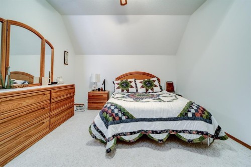 161078 Twp  132 Road, Vauxhall, AB - Indoor Photo Showing Bedroom