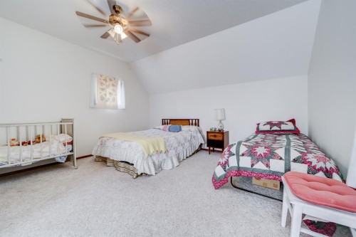 161078 Twp  132 Road, Vauxhall, AB - Indoor Photo Showing Bedroom