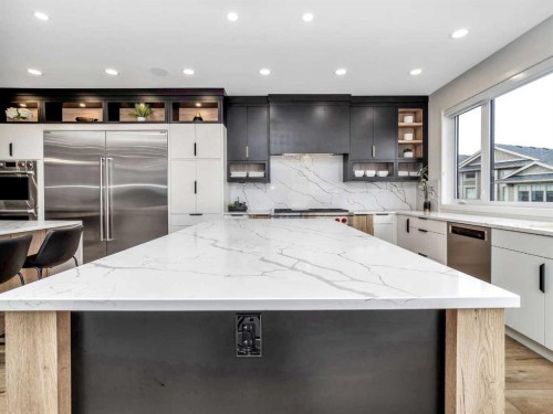 19 Stonecrest Point West, Lethbridge, AB - Indoor Photo Showing Kitchen With Upgraded Kitchen