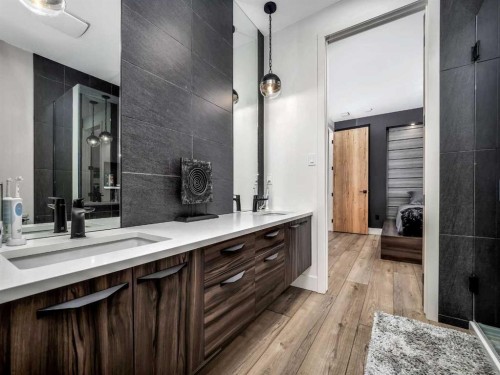 19 Stonecrest Point West, Lethbridge, AB - Indoor Photo Showing Bathroom