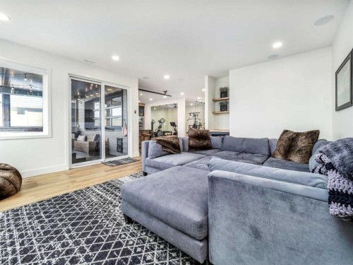 19 Stonecrest Point West, Lethbridge, AB - Indoor Photo Showing Living Room