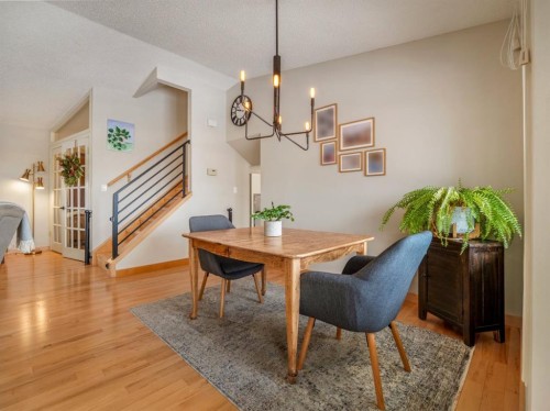 90 Chippewa Crescent West, Lethbridge, AB - Indoor Photo Showing Dining Room