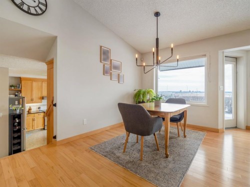 90 Chippewa Crescent West, Lethbridge, AB - Indoor Photo Showing Dining Room