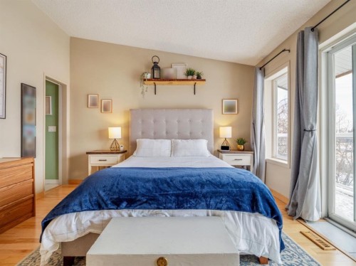 90 Chippewa Crescent West, Lethbridge, AB - Indoor Photo Showing Bedroom