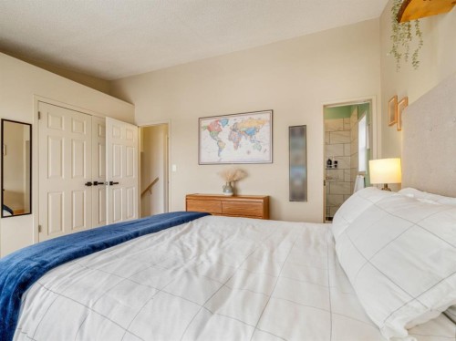 90 Chippewa Crescent West, Lethbridge, AB - Indoor Photo Showing Bedroom