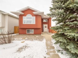 109 Peigan Court WEST Lethbridge, AB T1K 7N9