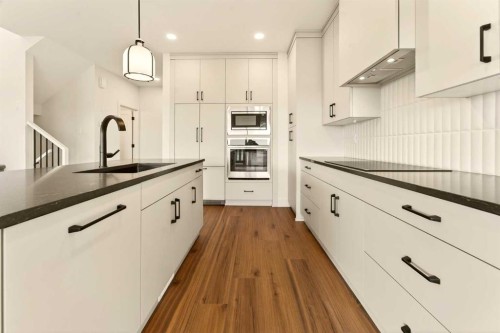 773 Violet Place West, Lethbridge, AB - Indoor Photo Showing Kitchen With Upgraded Kitchen