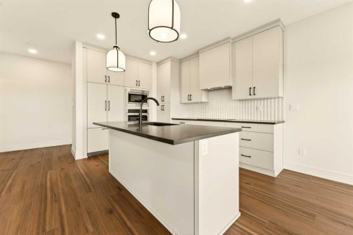 773 Violet Place West, Lethbridge, AB - Indoor Photo Showing Kitchen With Upgraded Kitchen