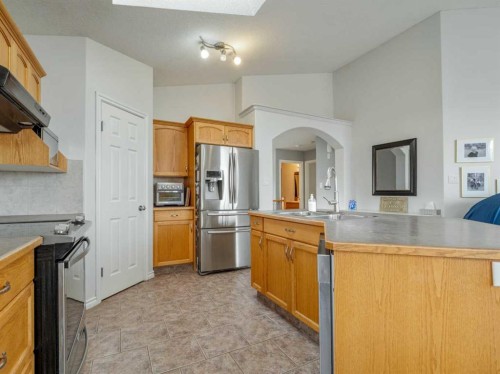 47 Kodiak Boulevard North, Lethbridge, AB - Indoor Photo Showing Kitchen With Double Sink