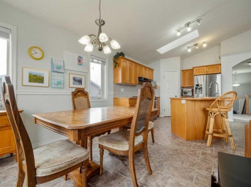 47 Kodiak Boulevard North, Lethbridge, AB - Indoor Photo Showing Dining Room